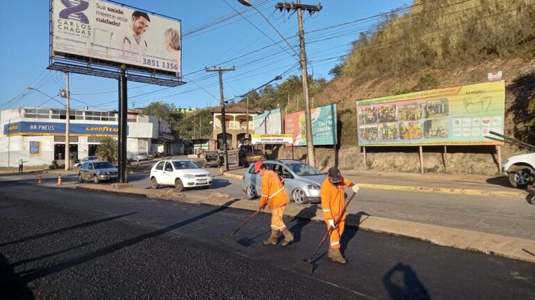 Atenção no trânsito! Avenidas Getúlio Vargas e Wilson Alvarenga recebem asfaltamento