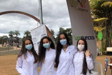 Dia de Cooperar: ação cooperativista é sucesso de público na Praça do Areão
