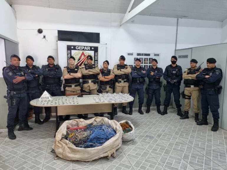 Operação em ferro-velho apreende 65kg de cobre, arma e drogas em BH