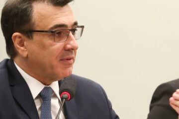Chanceler brasileiro negocia compra de diesel com Rússia