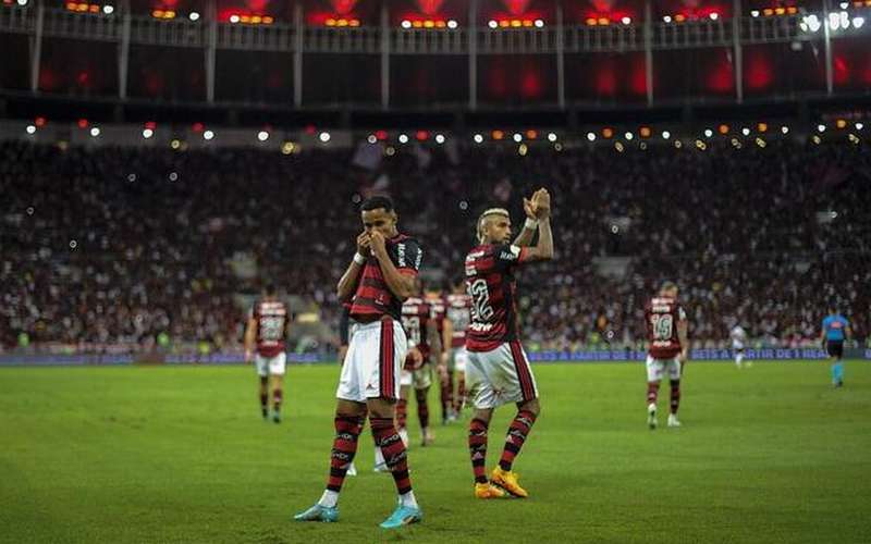 Flamengo atropela o Atlético-GO no Maracanã e dorme no G4 do Brasileiro
