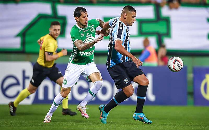 Grêmio empata com Chapecoense  e dá brecha para Cruzeiro abrir na Série B