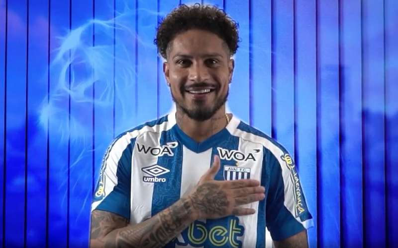 Atacante peruano Paolo Guerrero é novo reforço do Avaí