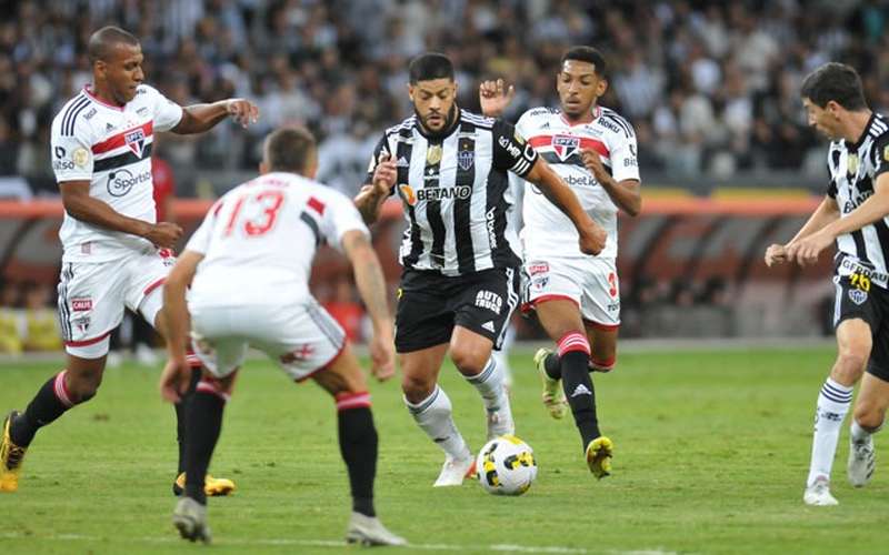 Atlético empata com São Paulo e perde chance de colar no líder da Série A