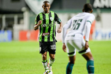 Juninho se torna o quinto jogador com mais partidas na história do América