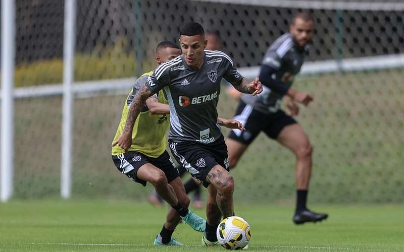 Arana treina normalmente para Flamengo x Atlético; Keno trabalha à parte