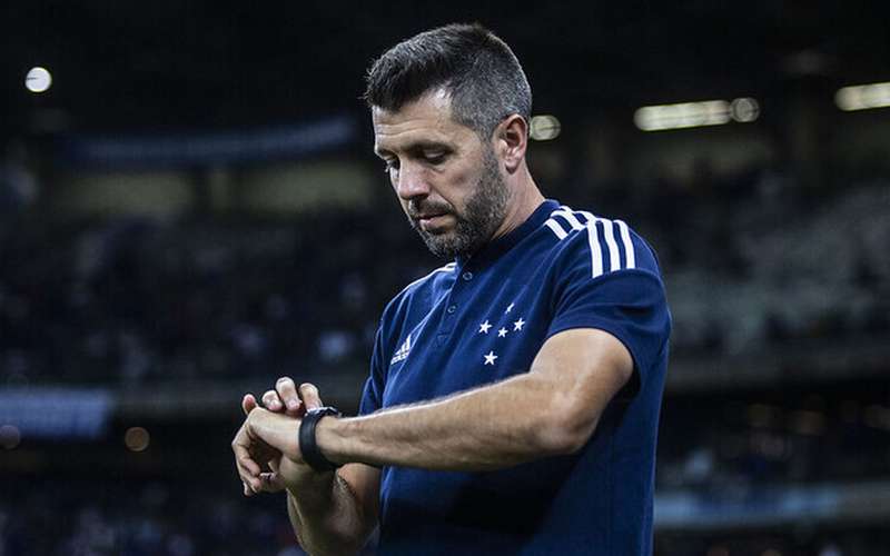 Cruzeiro x Fluminense: Pezzolano surpreende na escalação e muda esquema