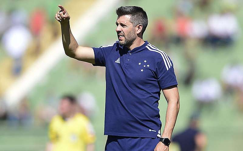 Pezzolano lamenta sequência ruim, mas mostra tranquilidade no Cruzeiro