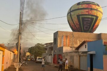 Balão cai em residência e provoca incêndio ao atingir rede elétrica