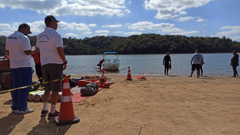 Uma pessoa segue desaparecida após embarcação afundar na Lagoa Várzea das Flores