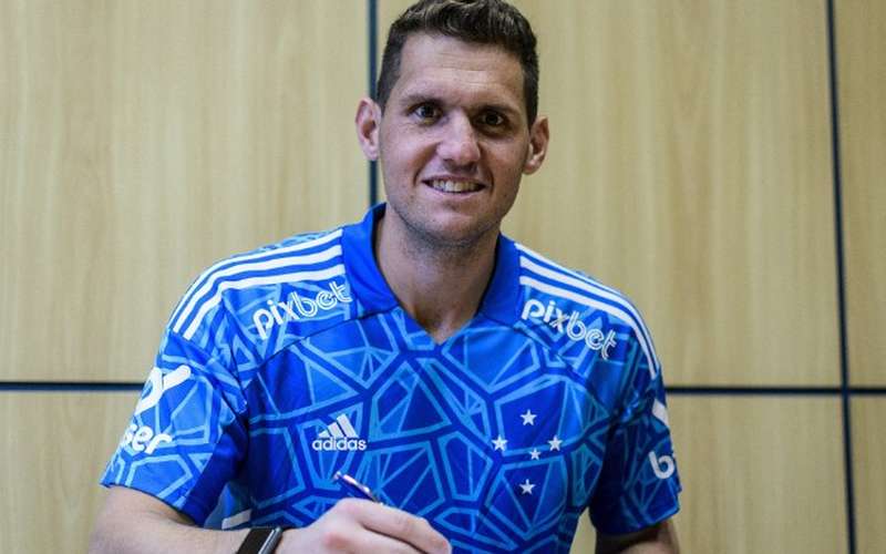 Cruzeiro assegura permanência do goleiro Rafael Cabral