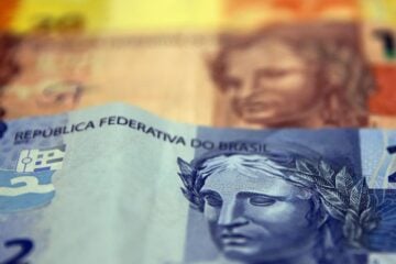 Beneficiários com NIS final 8 recebem hoje Auxílio Brasil