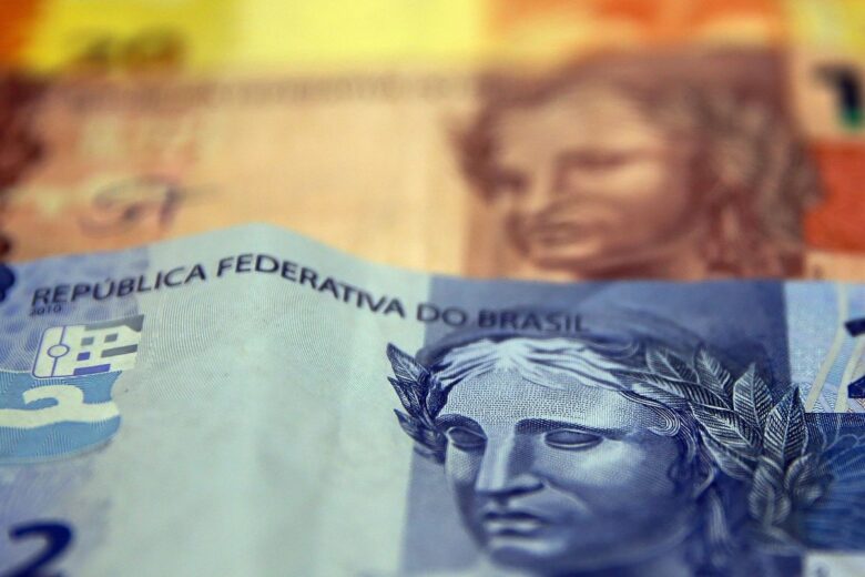Beneficiários com NIS final 8 recebem hoje Auxílio Brasil