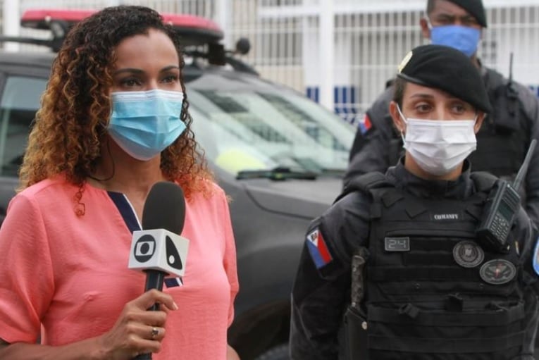Repórter é ameaçada ao vivo por homem armado no Espírito Santo; veja o vídeo