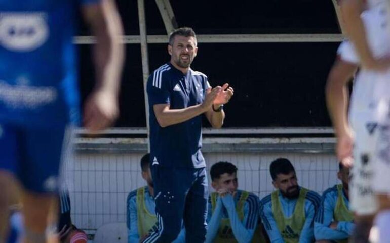 Pezzolano pede tranquilidade após empate faz elogios a Chay