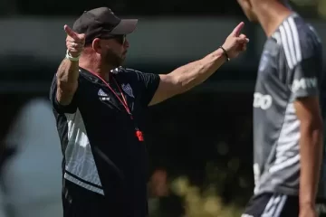 Atlético: jogo de amanhã é decisivo para permanência de Turco Mohamed