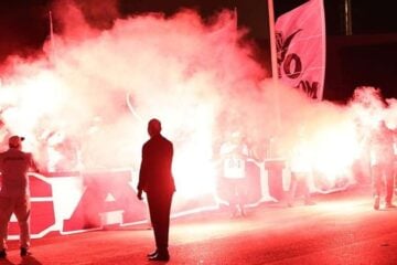 Torcida faz festa para Atlético antes de embarque para decisão contra o Fla