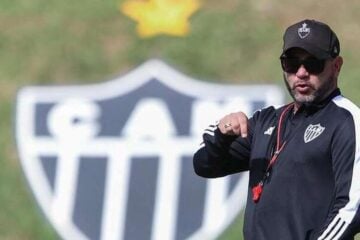 Pressionado no cargo, Turco comanda treino do Atlético mirando o Botafogo