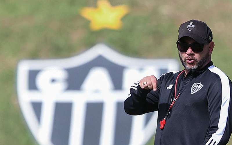 Atlético recebe São Paulo e busca a liderança do Campeonato Brasileiro