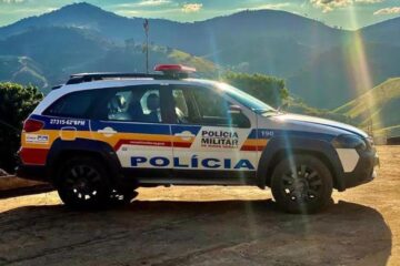 Após capotar carro cheio de maconha, homem acha corpo na fuga