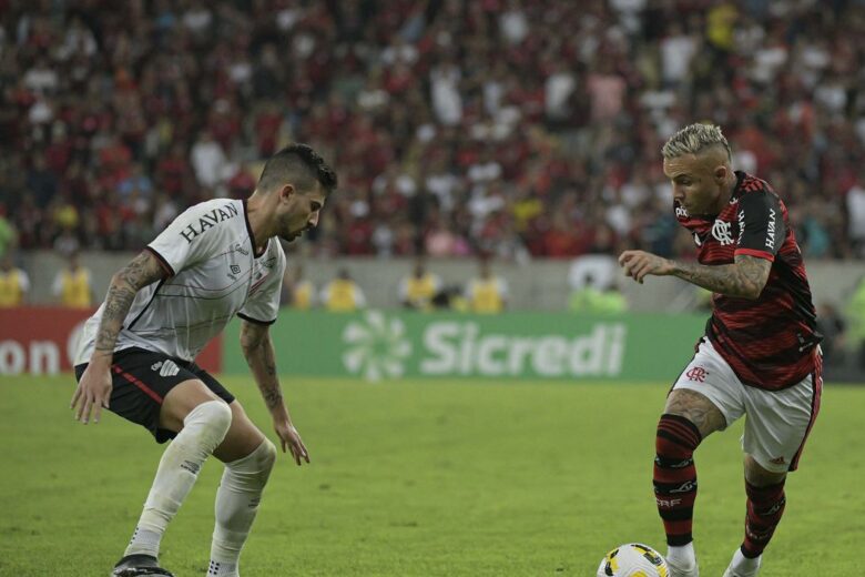 Flamengo e Athletico-PR medem forças no Maracanã; saiba onde assistir