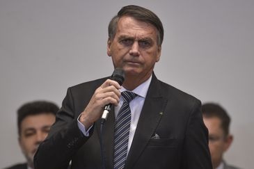 Bolsonaro é internado com dores abdominais nos Estados Unidos
