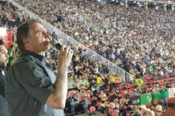 Bolsonaro discursa e participa de cavalgada na Festa do Peão de Boiadeiro, em Barretos