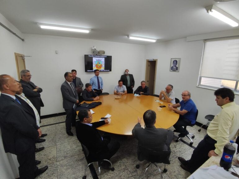 Líderes do Executivo fazem visita à Câmara em primeira reunião do semestre em Monlevade