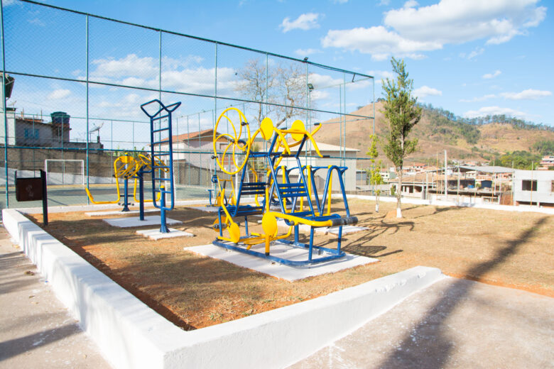 Quadras esportivas passam por manutenção em Monlevade