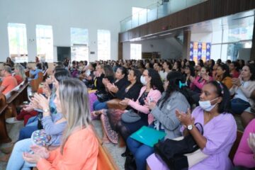 Mais de 200 professores participam de formação continuada em Santana do Paraíso