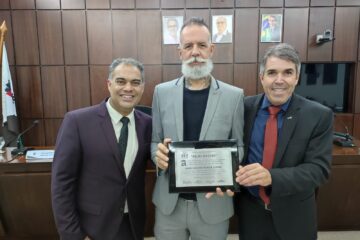 Ex-integrante da banda Sepultura é homenageado pela Câmara de Monlevade
