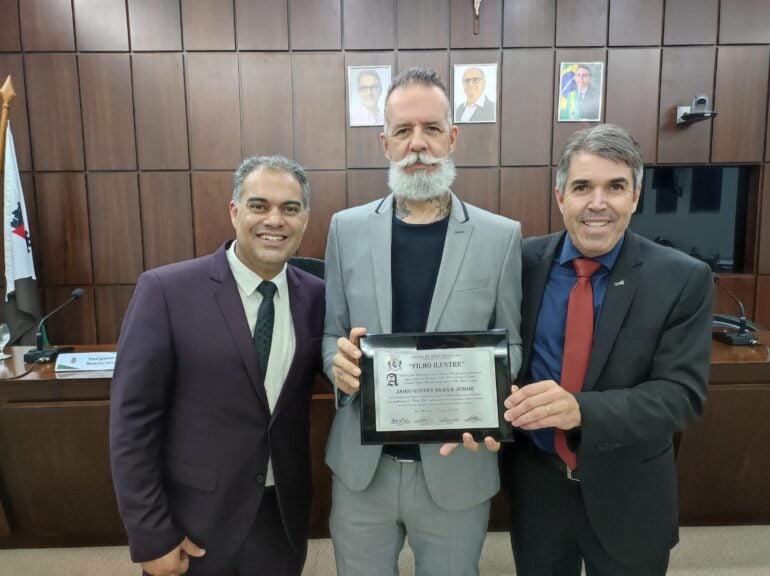 Ex-integrante da banda Sepultura é homenageado pela Câmara de Monlevade