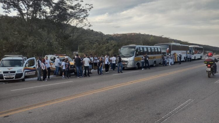 Ônibus são apreendidos por transporte irregular de torcedores
