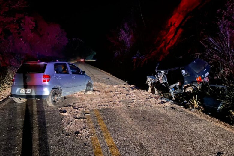 Colisão frontal deixa vítimas graves na MG-129 em Catas Altas