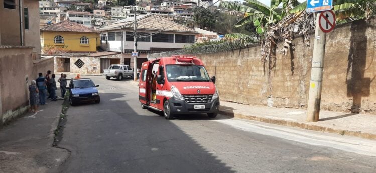 Adolescente fica ferido em colisão frontal no Bairro João XXIII