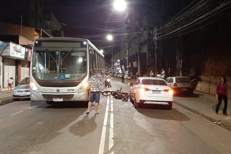 Motociclista fica ferido em acidente na Avenida Rio Doce