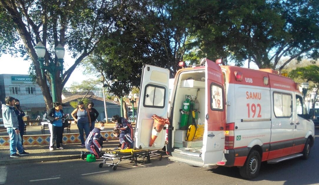 Itabira: Samu socorre mulher que teve mal súbito na Praça do Pará