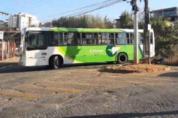 Motociclista morre após colisão com ônibus no Gabiroba