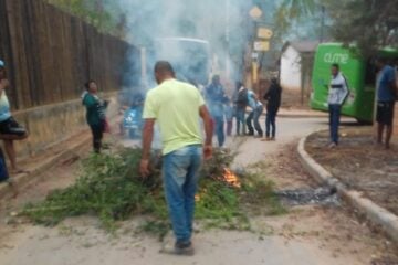 Moradores protestam por melhores condições das estradas no Ribeirão São José