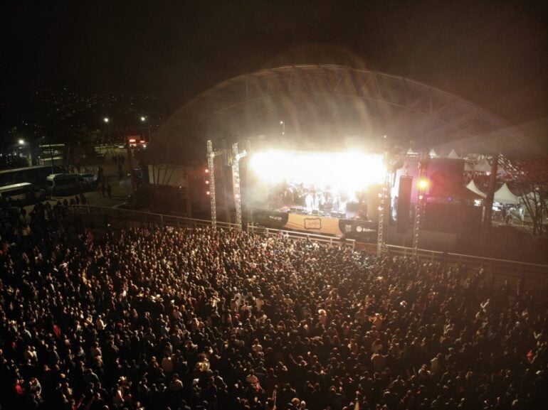 Com mais de 8 mil pessoas, noite de sábado foi um sucesso de público na Expoita!