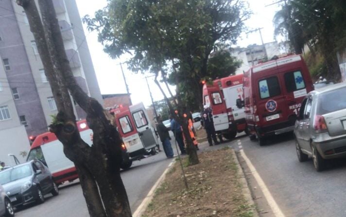 Acidente na Avenida das Rosas deixa motociclista em estado grave