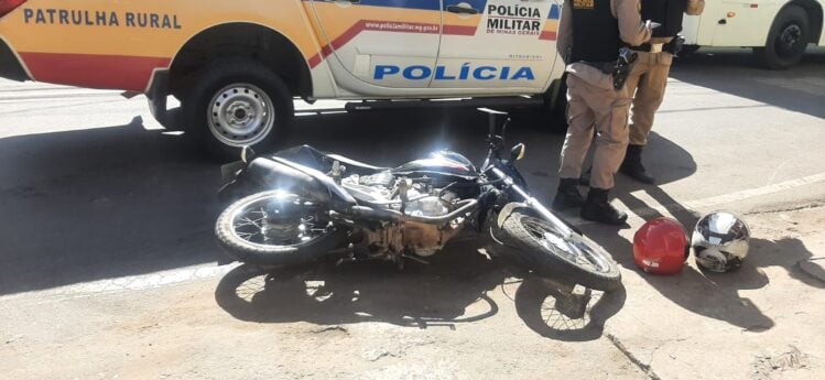 Dupla abandona motocicleta furtada após assalto em Itabira