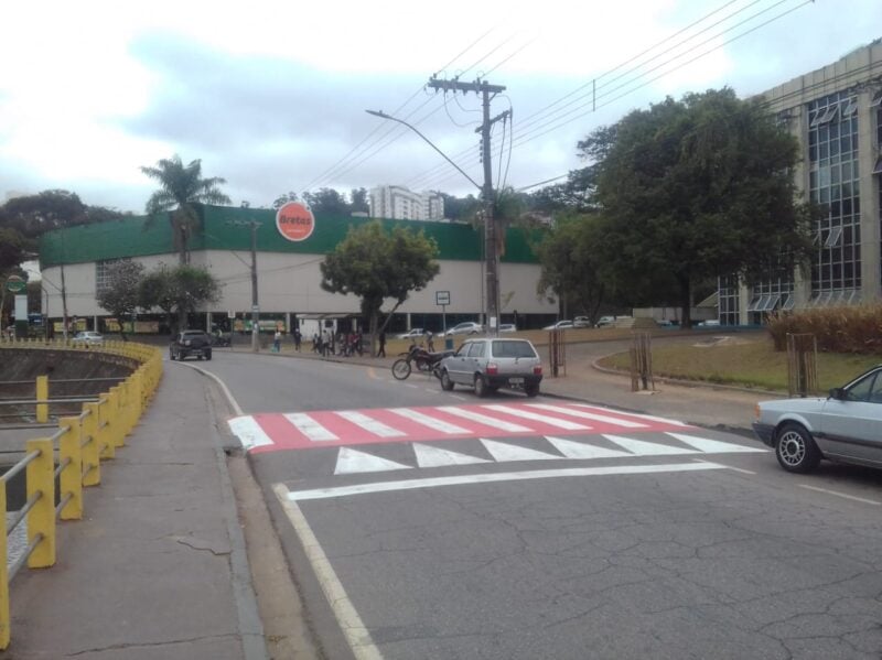 Trânsito: sinalização vertical e horizontal são revitalizados em bairros de Itabira