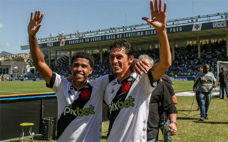 Jovens brilham, Vasco vence Tombense e abre vantagem no G4 da Série B