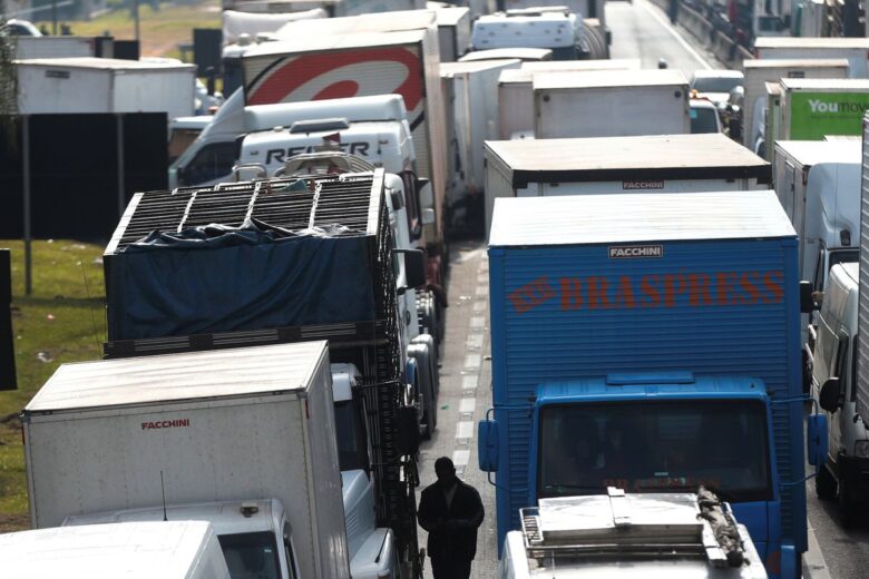 Transportadores rodoviários de carga não precisarão renovar registro