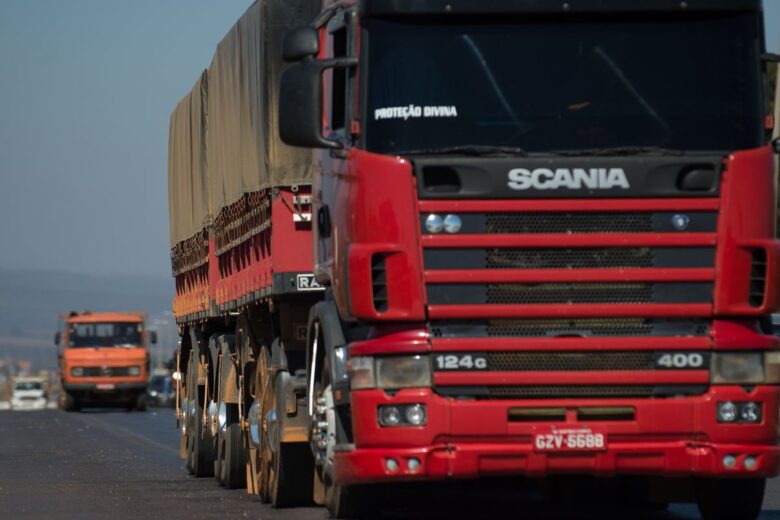 Câmara aprova medida que facilita reajustes de fretes rodoviários