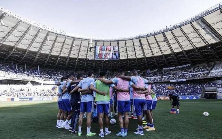 Cruzeiro busca vitória no Mineirão para se aproximar de recorde do Atlético