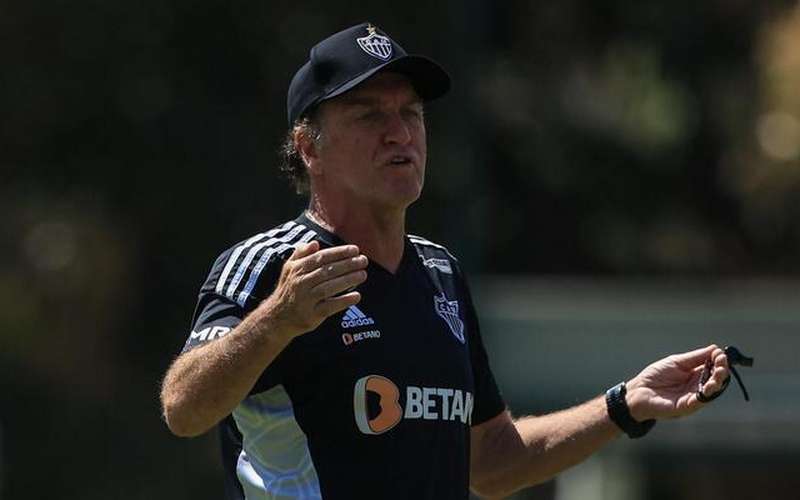 Galo: jornalista diz que, com Cuca, renovação não é garantia de permanência