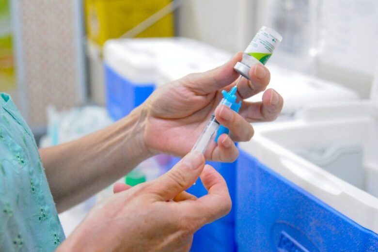 Monlevade disponibiliza vacinas contra Covid-19 e gripe neste sábado