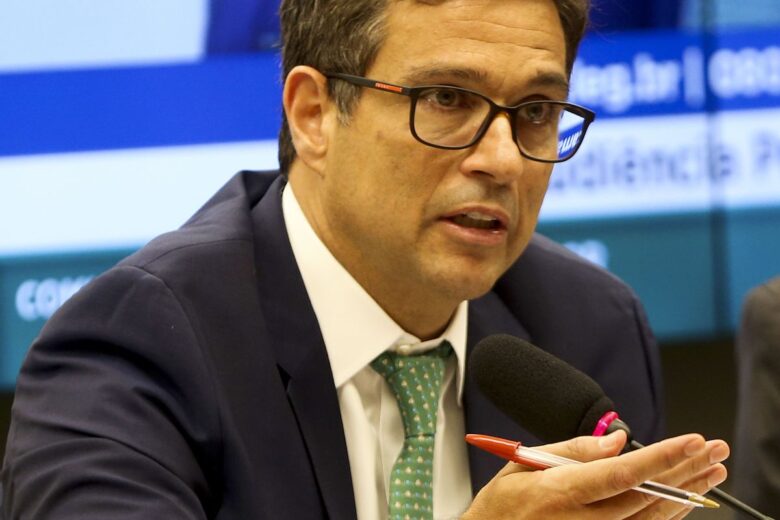 Não é verdade que bancos perdem dinheiro com Pix, diz presidente do BC